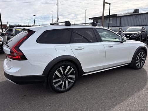 2021 Volvo V90 Cross Country T6