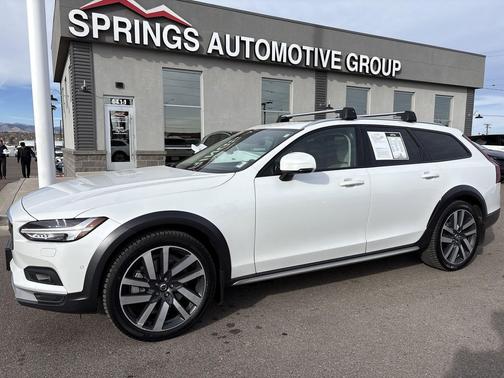 2021 Volvo V90 Cross Country T6