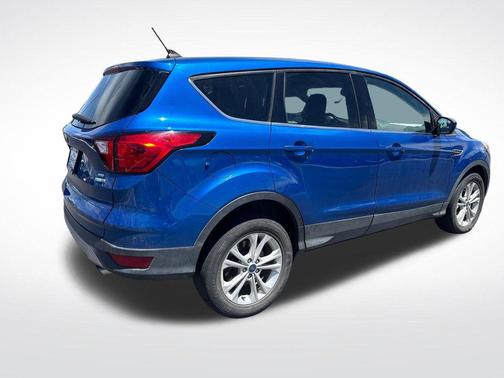 Lightning Blue Metallic 2019 Ford Escape SE