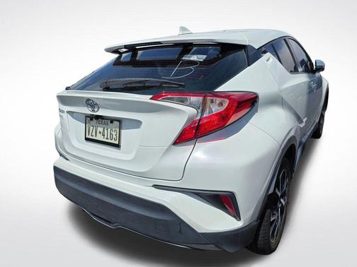 Blizzard Pearl 2018 Toyota C-HR XLE