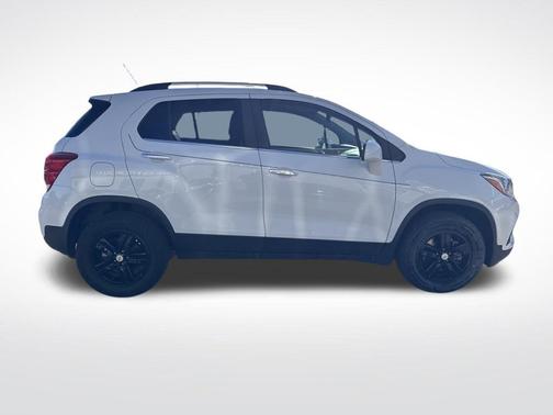 Summit White 2018 Chevrolet Trax LT