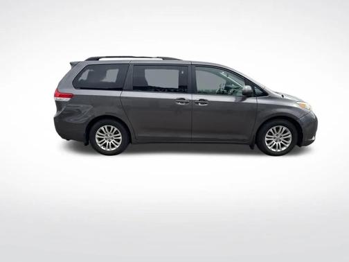 2013 Toyota Sienna XLE