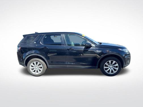 Black 2019 Land Rover Discovery Sport SE