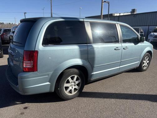 2010 Chrysler Town & Country New LX