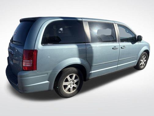 2010 Chrysler Town & Country New LX