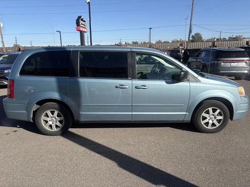 2010 Chrysler Town & Country New LX