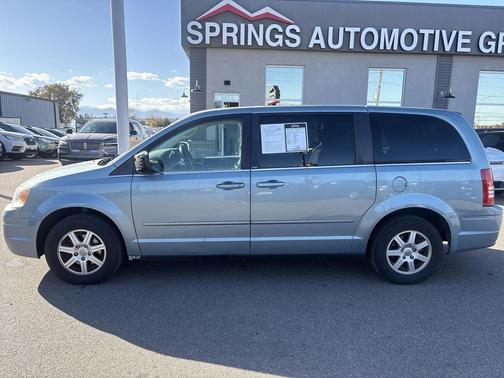 2010 Chrysler Town & Country New LX