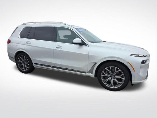 White 2025 BMW X7 xDrive40i