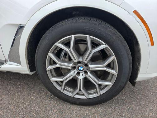 White 2025 BMW X7 xDrive40i