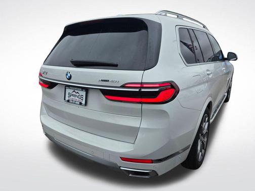 White 2025 BMW X7 xDrive40i