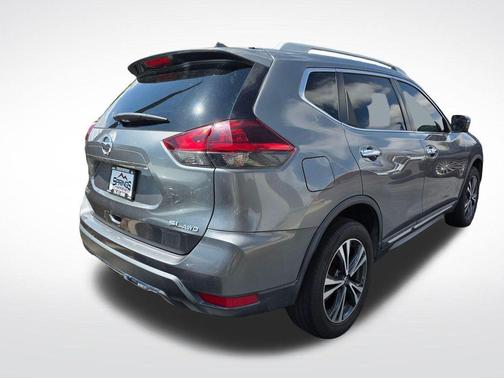 Gun Metallic 2018 Nissan Rogue SL