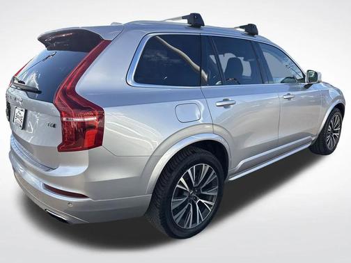 2021 Volvo XC90 T6 Momentum