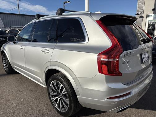 2021 Volvo XC90 T6 Momentum