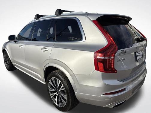 2021 Volvo XC90 T6 Momentum