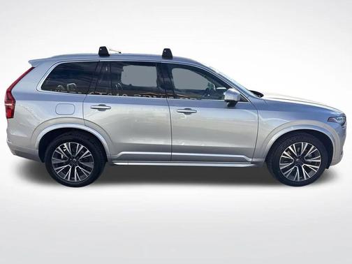 2021 Volvo XC90 T6 Momentum