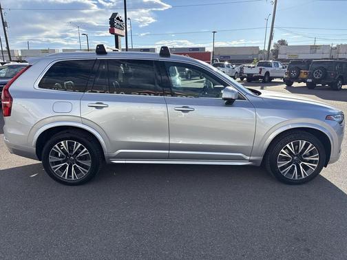 2021 Volvo XC90 T6 Momentum