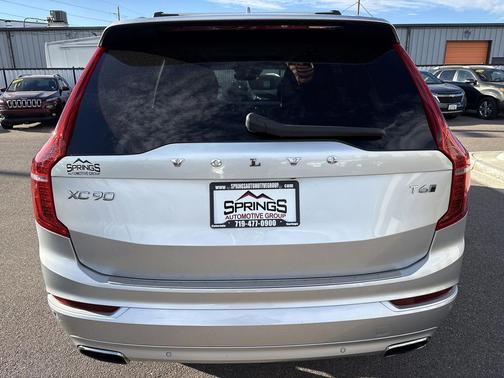 2021 Volvo XC90 T6 Momentum