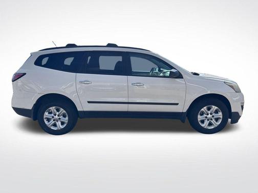 White 2014 Chevrolet Traverse LS