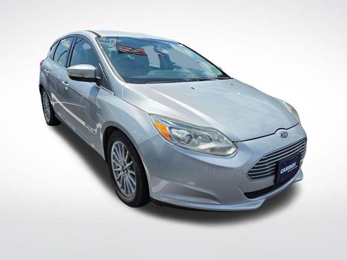 Ingot Silver 2016 Ford Focus SE