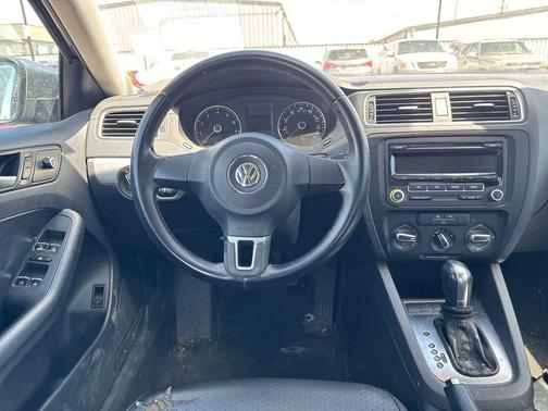 Platinum Gray Metallic 2013 Volkswagen Jetta SE