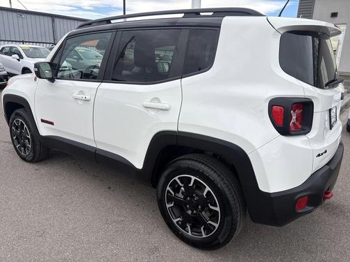 2023 Jeep Renegade Trailhawk