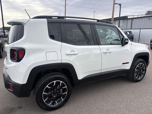 2023 Jeep Renegade Trailhawk