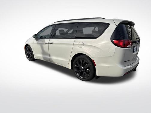 Luxury White Pearlcoat 2020 Chrysler Pacifica Touring-L Plus