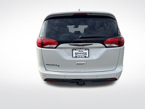 Luxury White Pearlcoat 2020 Chrysler Pacifica Touring-L Plus