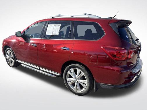 2018 Nissan Pathfinder SL