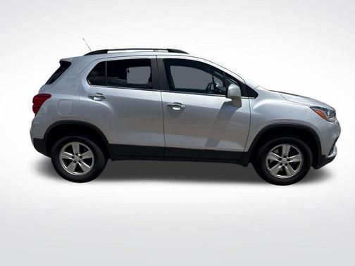 Silver Ice Metallic 2019 Chevrolet Trax LT