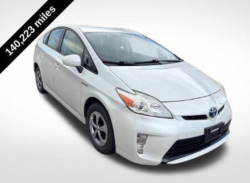 Blizzard Pearl 2014 Toyota Prius Three
