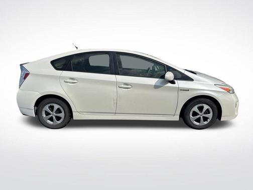 Blizzard Pearl 2014 Toyota Prius Three