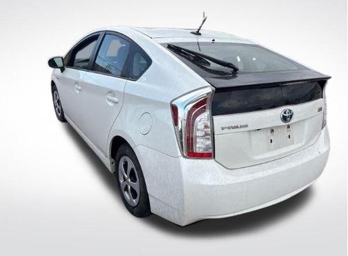 Blizzard Pearl 2014 Toyota Prius Three
