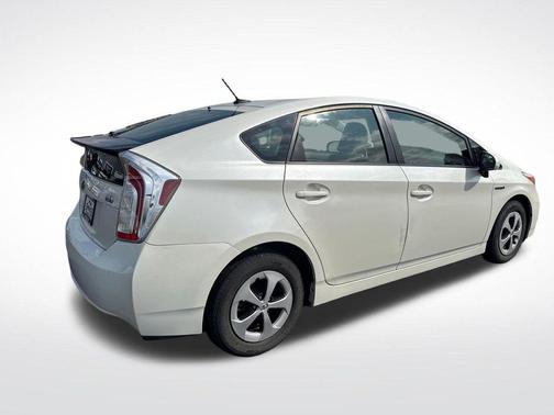 Blizzard Pearl 2014 Toyota Prius Three
