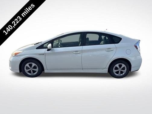 Blizzard Pearl 2014 Toyota Prius Three