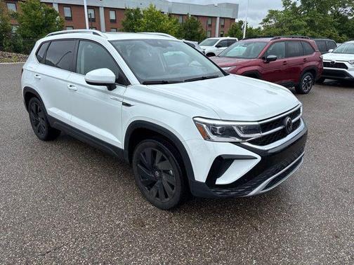 Pure White 2024 Volkswagen Taos 1.5T SEL