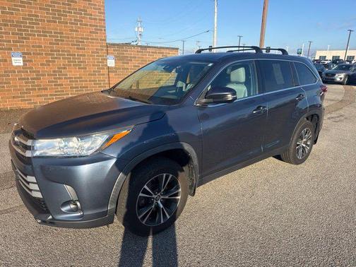 Shoreline Blue Pearl 2019 Toyota Highlander LE