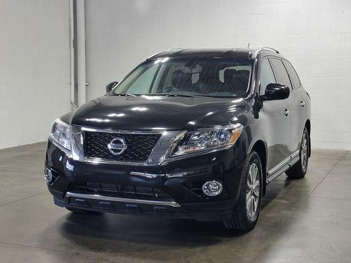 Magnetic Black Metallic 2016 Nissan Pathfinder SL
