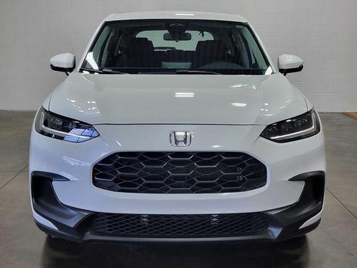 Platinum White Pearl 2024 Honda HR-V LX