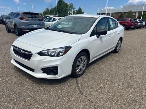 Crystal White Pearl 2019 Subaru Impreza 2.0i