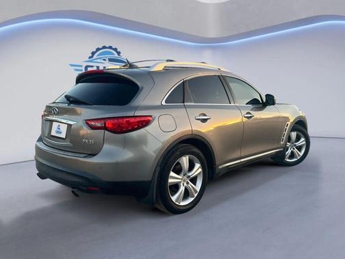 2010 INFINITI FX35 Base