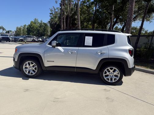 Glacier Metallic 2017 Jeep Renegade Latitude