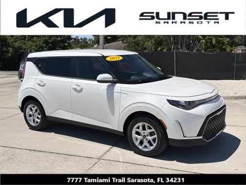 Snow White Pearl 2023 Kia Soul LX