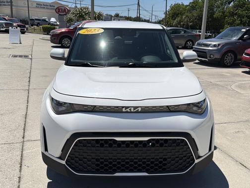 Snow White Pearl 2023 Kia Soul LX