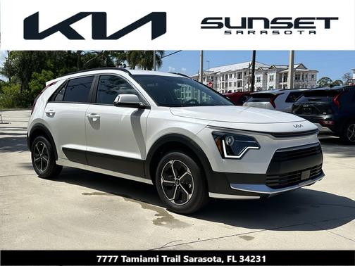 Snow White Pearl 2026 Kia Niro EX