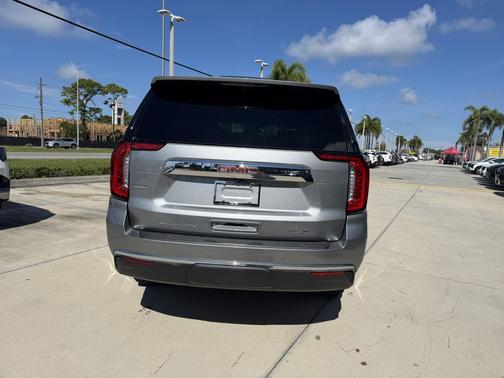 Sterling Metallic 2023 GMC Yukon SLT