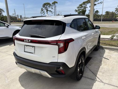 Snow White Pearl 2024 Kia Seltos EX