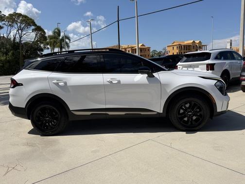 Glacier White Pearl/Ebony Black Roof 2023 Kia Sportage X-Pro