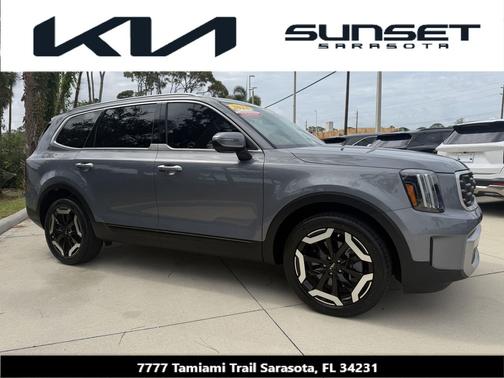 Everlasting Silver 2023 Kia Telluride S