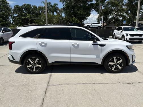 Glacial White Pearl 2023 Kia Sorento S